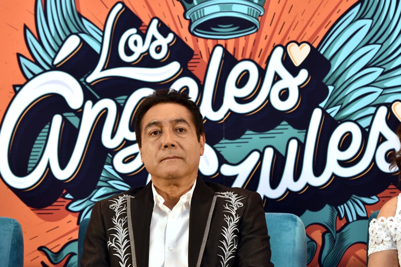"El asunto de Los Ángeles Azules es que le llega a toda la gente, en cualquier momento, sea fiesta de cualquier tipo: primera comunión, boda, bautizo, divorcio. No importa, pero que se divierta la gente, que salga muy contenta y amorosa", dijo.
