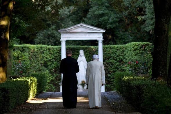 En el patio interior -entre imágenes religiosas- hay una de Polifemo, que era el cíclope de quien escapó Odiseo.