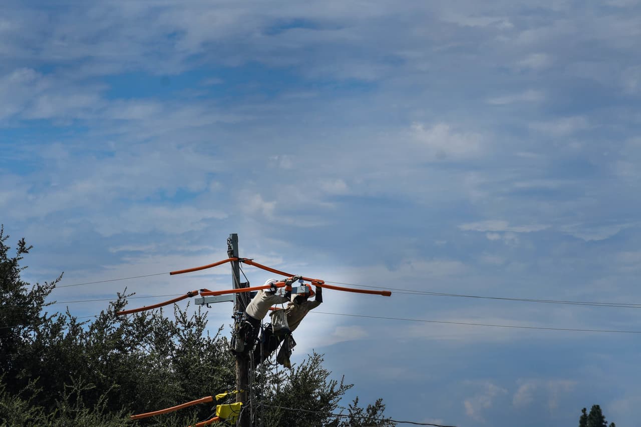 Cierre de escuelas, apagones y más: todo lo que debes saber sobre la alerta de incendios en California
