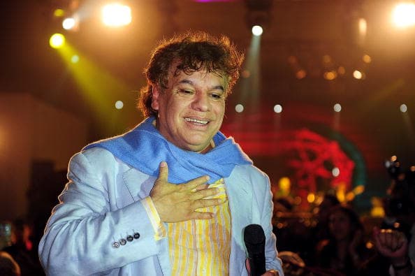 Luego, en una conferencia de prensa, Joaquín Muñoz afirmó que Juan Gabriel reaparecería cuando López Obrador 
<a href="https://www.univision.com/shows/despierta-america/juan-gabriel-reaparecera-cuando-amlo-lo-ordene-afirma-exmanager-en-una-controvertida-rueda-de-prensa-video" target="_blank">lo ordenara</a>.