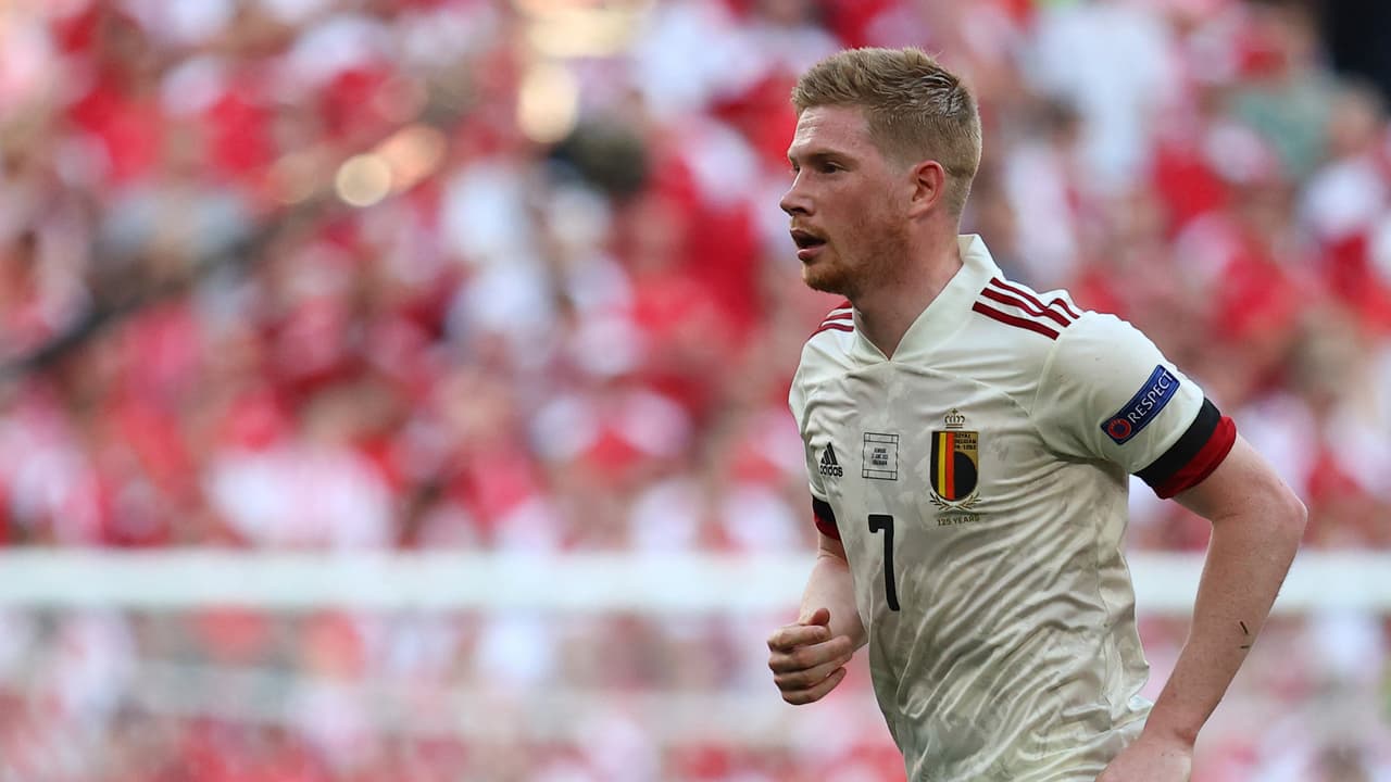 Kevin de Bruyne juega con la mitad de la cara anestesiada