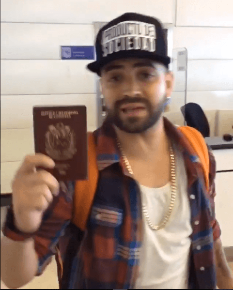 El cantante, Miguel Ignacio Mendoza, del dúo 'Chino y Nacho, una vez más se vio en problemas con las oficinas de migración, él exhibió su problema en sus redes sociales y sus seguidores le manifestaron su apoyo.