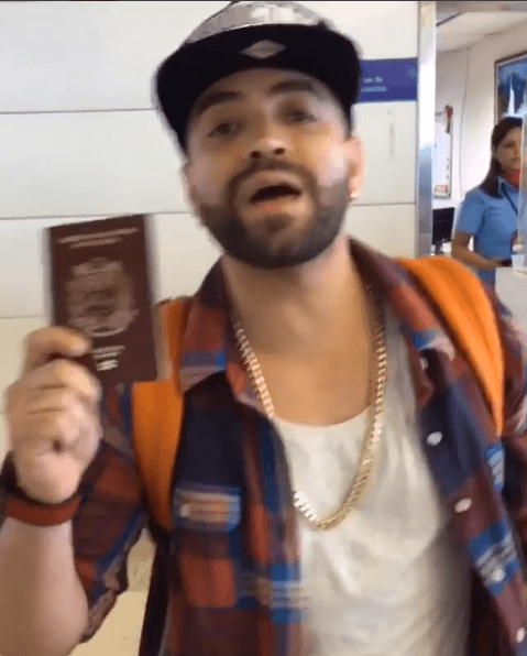 "No, lo siento pero no me disculpo por lo que dije. Me parece bastante desalmado de una persona quererse hacer el gracioso con la situación tan difícil que estoy viviendo, haciendo comentarios sarcásticos que 
<b>sugieren que mis hijos están enfrentando mi ausencia por más de 60 días porque a mí me da la gana, </b>sumándole motivos a las personas para creer que yo necesito hacer una estupidez para vender mi música y 
<b>que el asunto de mi pasaporte es un show</b>", escribió Nacho.