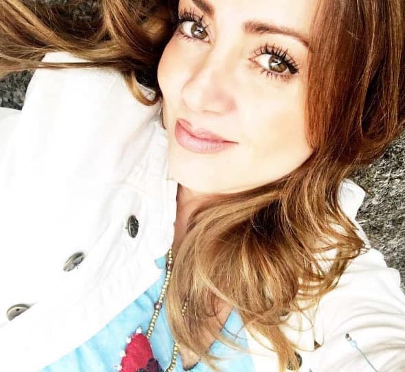 Los ojazos de Andrea roban muchas miradas. Aplica aceite de oliva con un cotonete y dejaló actuar durante la noche para obtener unas pestañas con gran volumen.