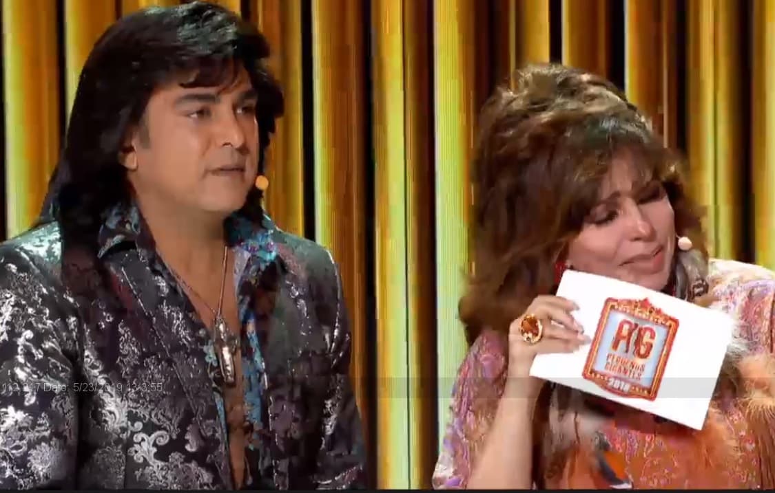 Incluso, Albertano bromeó con la situación. El comediante aseguró que hasta la pestaña se le despegó de tanto que lloró. Sin embargo, conforme pasaron las galas, Verónica también disfrutó del show.