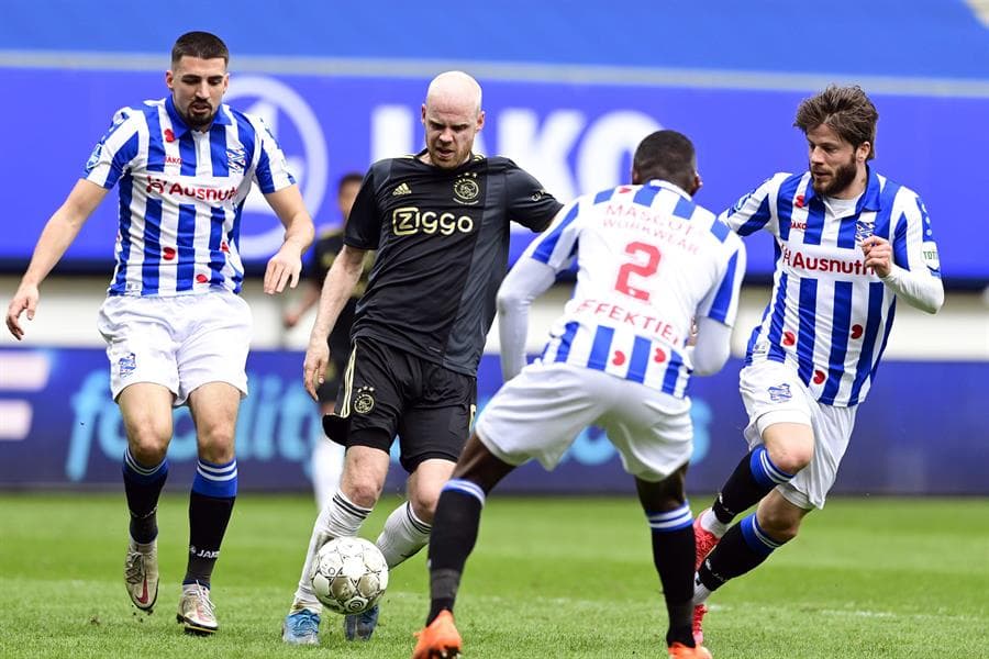 Edson es titular y Ajax se impone al Heerenveen en la Eredivisie