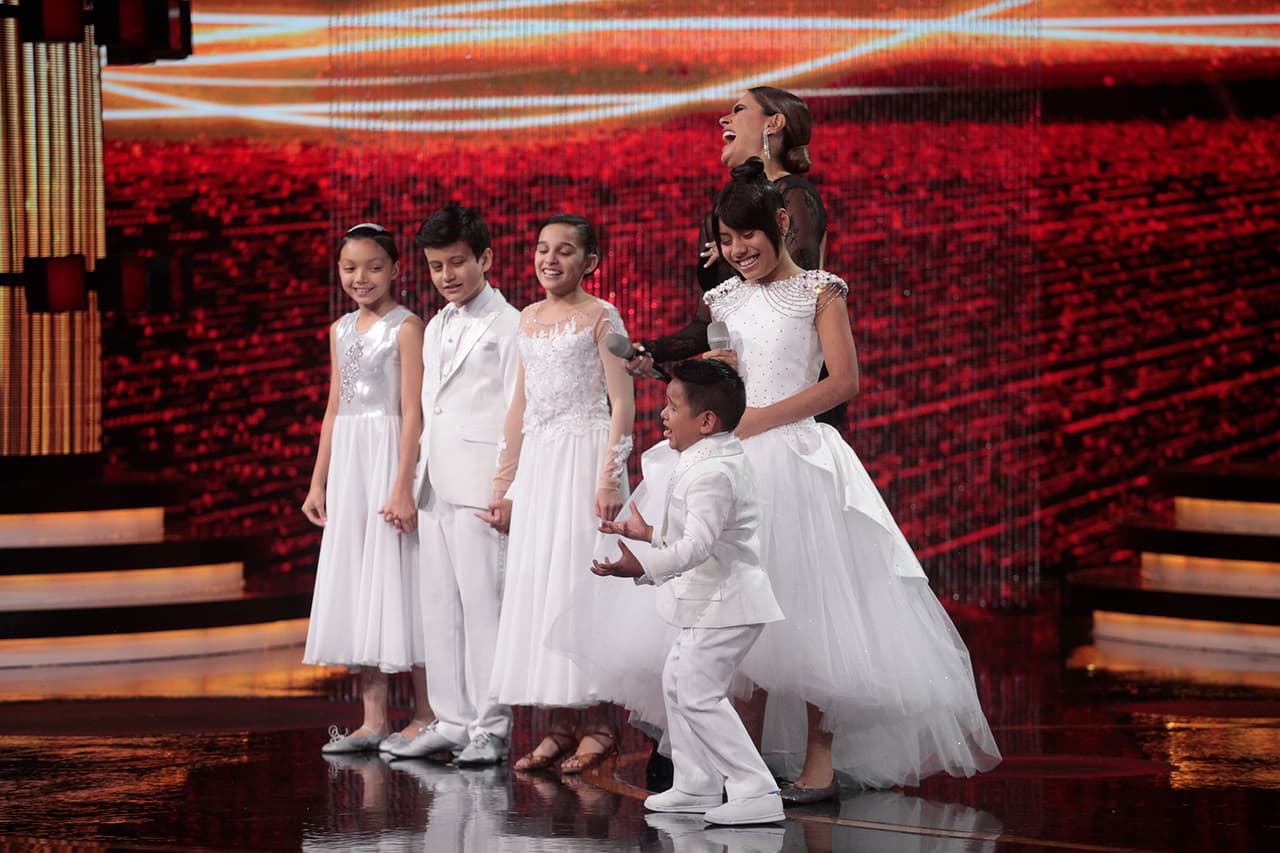 Cuando 'los Sacachispas' se alistaban a escuchar la crítica de los jueces, Karol Sevilla le pidió a Giovani hacer una interpretación a capela del mismo tema.
<h3 class="cms-H3-H3"> </h3>