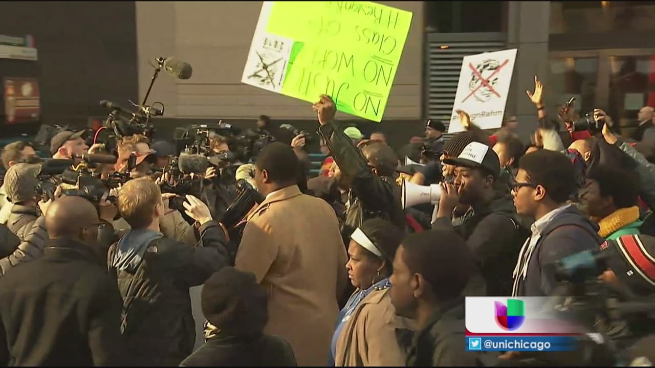 Miles salen a manifestarse por Laquan McDonald y piden la renuncia de Emanuel