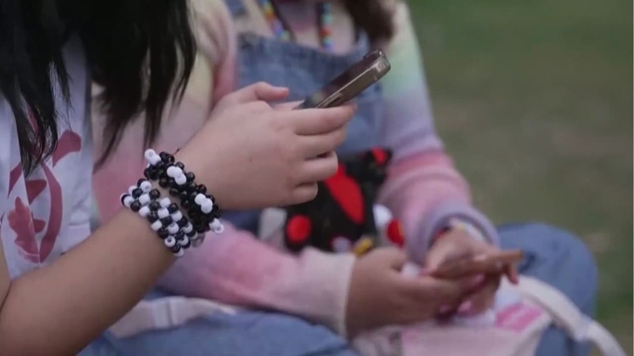 ¿El uso de los smartphones a temprana edad está afectando la salud de los niños? Experto analiza