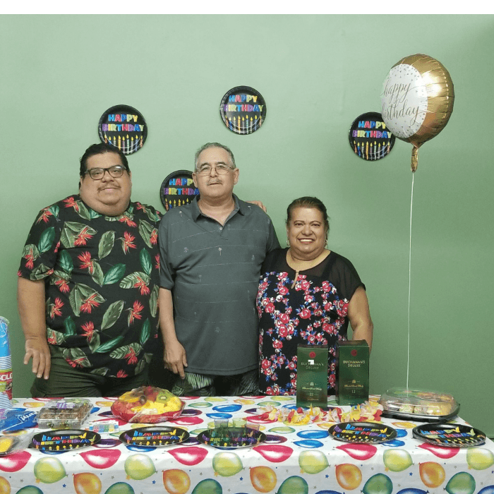 "¡Te querio mucho papi!" Michael, junto a sus padres en Illinois.