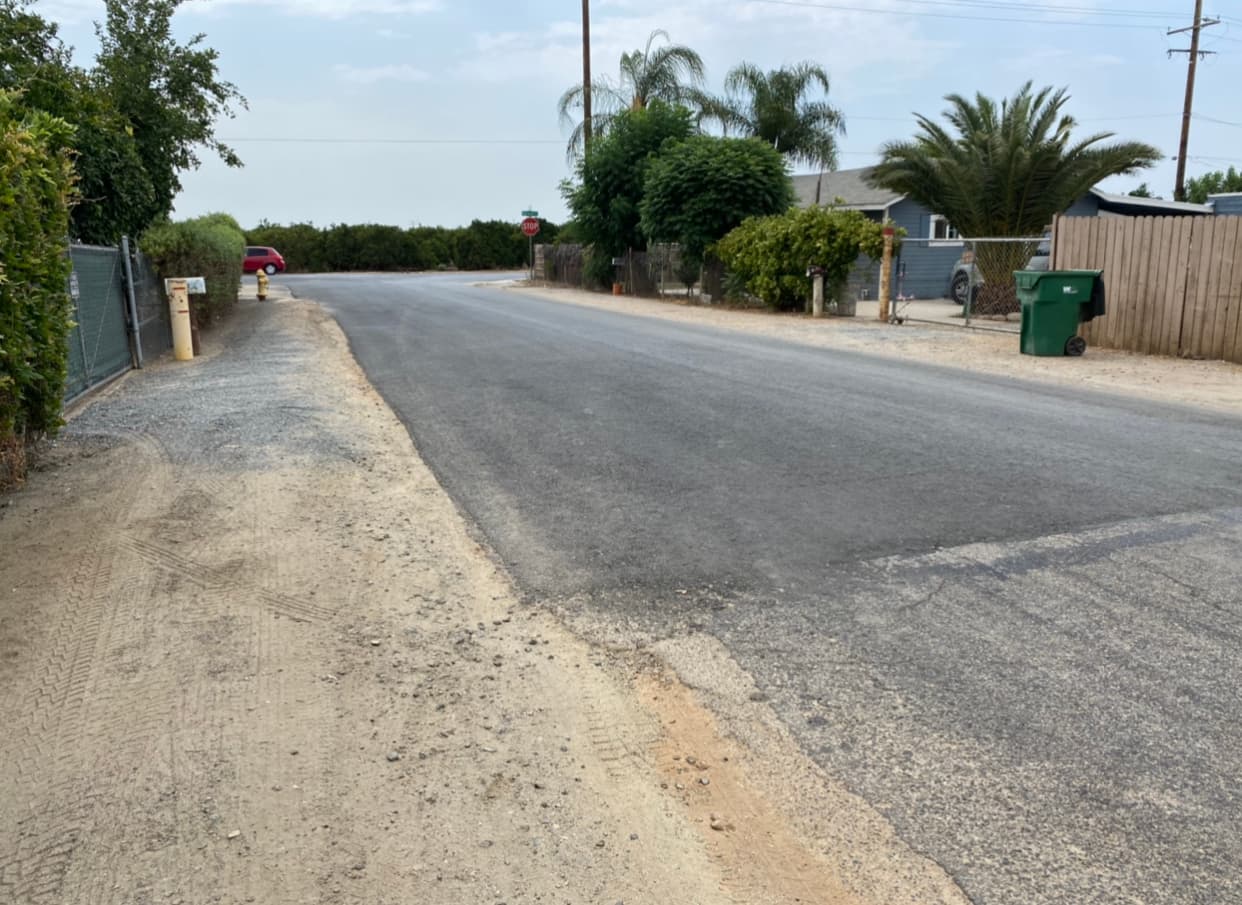 Los residentes de la avenida Morgan solo tienen permitido 
<a href="https://www.univision.com/local/fresno-kftv/cortan-consumo-agua-residencial-avenal-debido-sequia">regar</a> los 
<b>miércoles y sábados</b> antes de las 10:00 AM o después de las 6:00 pm. Se prohíbe regar por 
<b>más de 3 horas.</b>