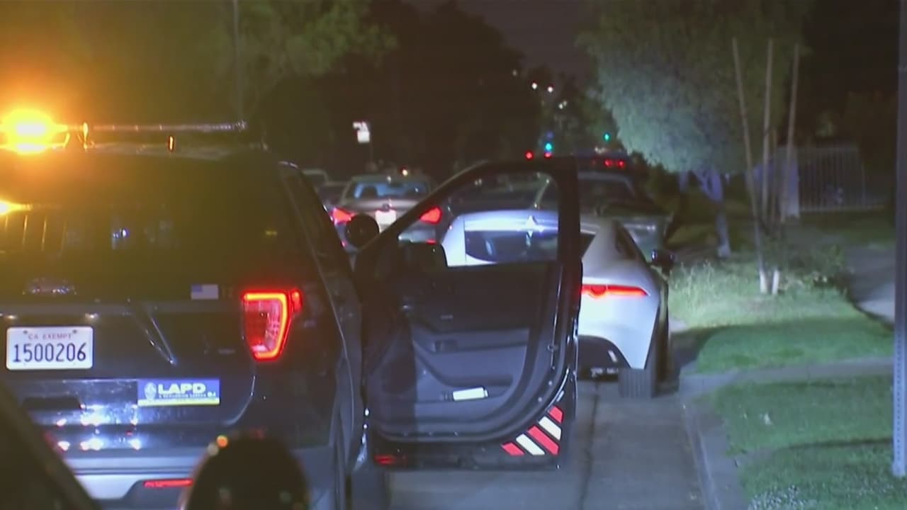 Pistoleros a bordo de un Maserati blanco disparan en un parque de Sur Los Ángeles