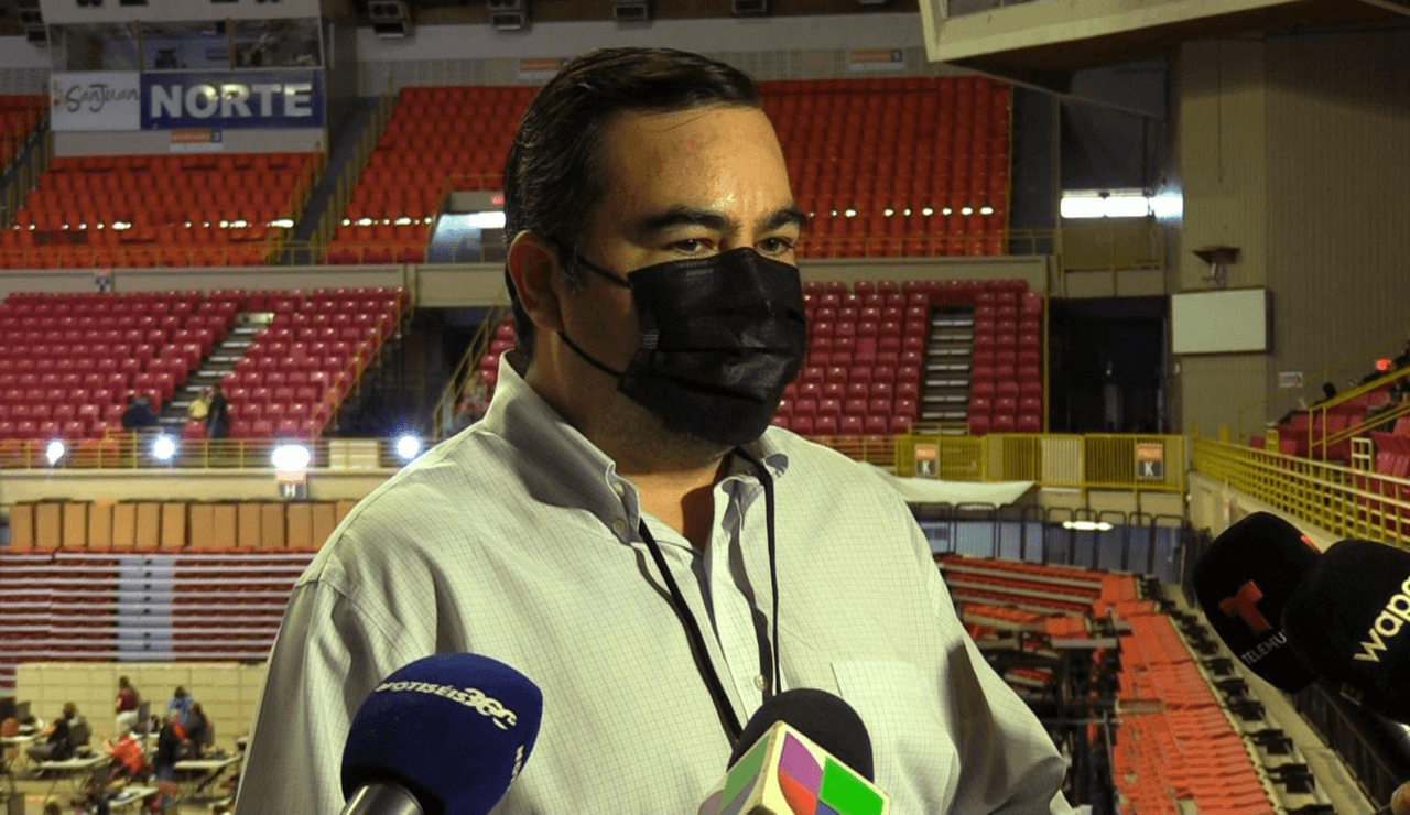 En remojo el director de escrutinio, Ferdinand Ocasio, por pelea en el Coliseo Roberto Clemente 