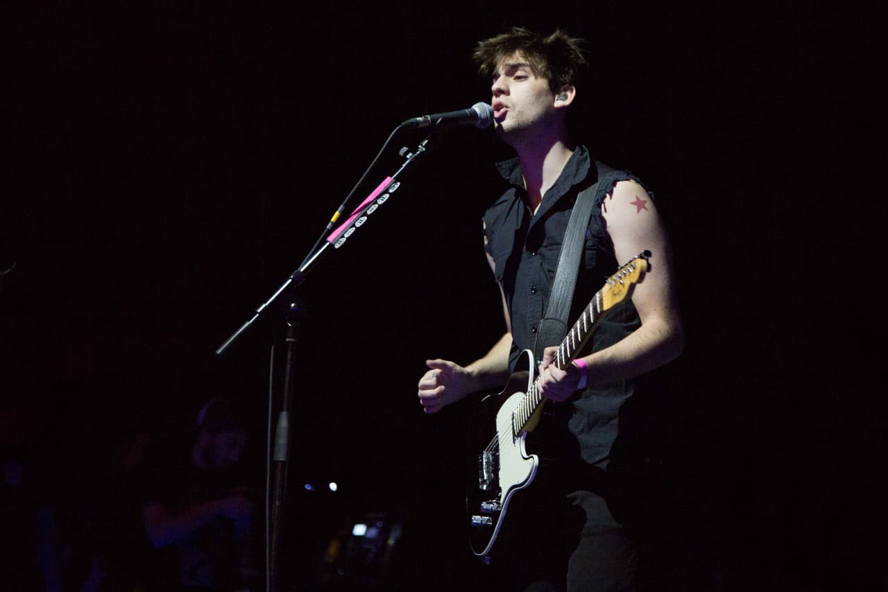 Florián Fernández Capello es hijo de Vicentico y la actriz argentina Valeria Bertucelli.