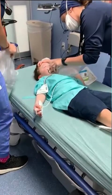 La afligida madre, quien ha descubierto nuevas fortalezas al atender a Alejo, precisa que su niño sufre 
<b>“una epilepsia catastrófica de la infancia”</b> y que los menores que la padecen no alcanzan a vivir más de 8 años. 
<br>