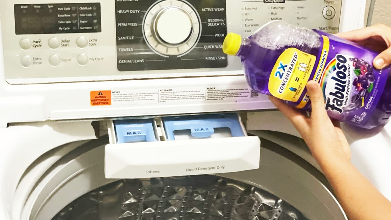 Cuando agregas Fabuloso en la carga de tu lavadora, puedes 
<b>dañar tanto la ropa como el aparato</b>, pues el producto no está diseñado para eso. Y lavar los platos con el limpiador es aun más peligroso, porque 
<b>pueden quedar restos en los trastes y correr el riesgo de ingerirlo</b>.