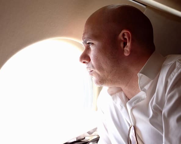 Y viajando por todo el mundo, de un lado a otro, sin parar. ¡A empacar!