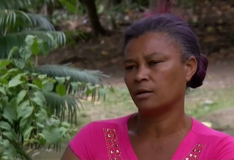 Elvira, madre del joven, recuerda que el lento desarrollo de su hijo no la alertó debido a que había visto a muchos niños pequeños que después se iban desarrollando. Sin embargo, el fatídico diagn´ostico médico recibido y 
<b>el hecho de que le pidieran 10,000 dólares para un tratamiento</b> desestimó cualquier esperanza. "Ahí me retiré", dice afligida. 
<br>
<br>