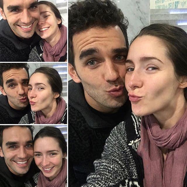 Los futuros papás no dejan darse muestras de amor.