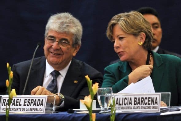 Por su parte, la secretaria ejecutiva de la Comisión Económica para América Latina y el Caribe de las Naciones Unidas (Cepal), Alicia Bárcena, señaló que el plan de reconstrucción que el Gobierno guatemalteco presentará durante esta conferencia "necesita el eje adicional de la igualdad".