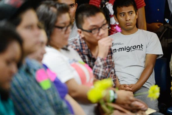 Más de 60% de los estadounidenses están a favor de un camino que otorgue la ciudadanía a los inmigrantes que ya viven sin residencia legal en Estados Unidos, de acuerdo con una nueva encuesta de The Associated Press-GfK. Ver toda la información