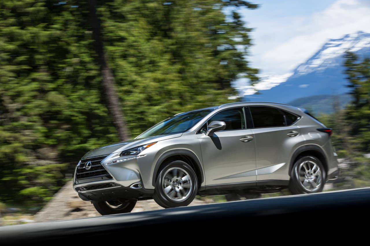 9no Lugar: La Lexus NX 2016 es el único vehículo de lujo de la lista pero es también una de las 5 CUVs que lograron entrar a la misma. Lo que habla muy bien de Lexus como marca y confirma la dominación de las camionetas crossover, las cuales en el 2014 superaron al sedan como el vehículo preferido del público.