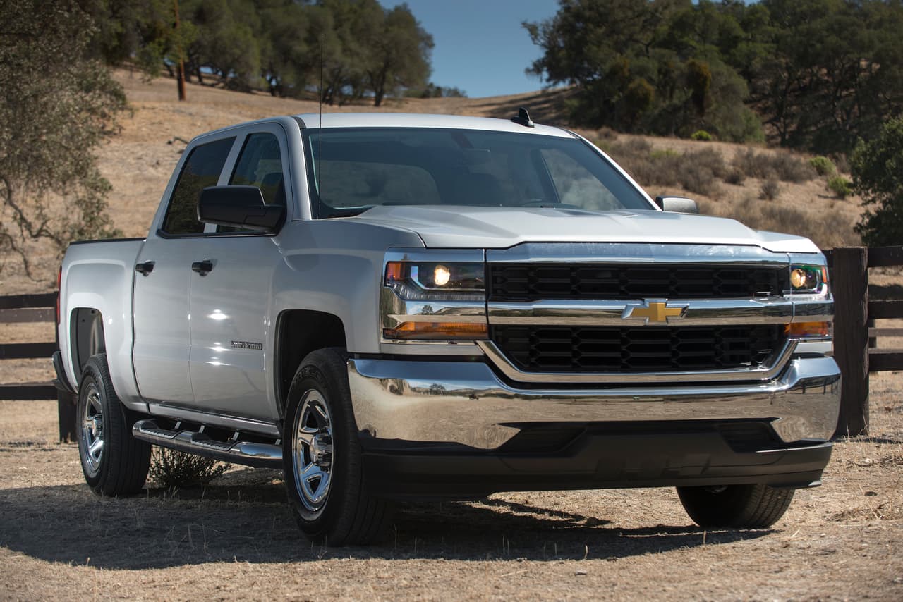 2do Lugar: Salvo por su nueva cara y tecnología actualizada la Chevrolet Silverado 2016 es la misma super popular camioneta presentada en el 2014. La Chevrolet Silverado sólo es superada en ventas por la Ford F-150.