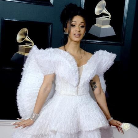 "Oh, diablos no, no. Te expondría en 
<b><a href="https://www.instagram.com/iamcardib/?hl=es-la">mi Instagram</a></b>", respondió Cardi.