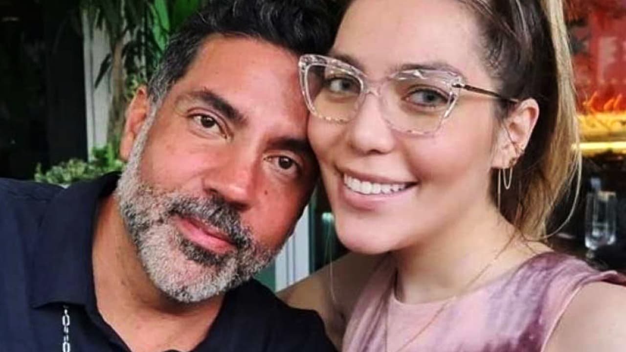 Esta semana, la joven
<b> <a href="https://www.univision.com/famosos/frida-sofia-apellido-guzman-papa-moctezuma-fotos" target="_blank">agregó el apellido de su padre Pablo Moctezuma</a></b> al de su perfil oficial en Instagram en una táctica que, para más de alguno de sus fans, tiene un significado de ruptura con su familia materna. 
<br>