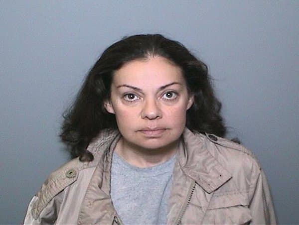 La maestra Nooshafarin Ravaghi fue arrestada por ayudar a los fugitivos