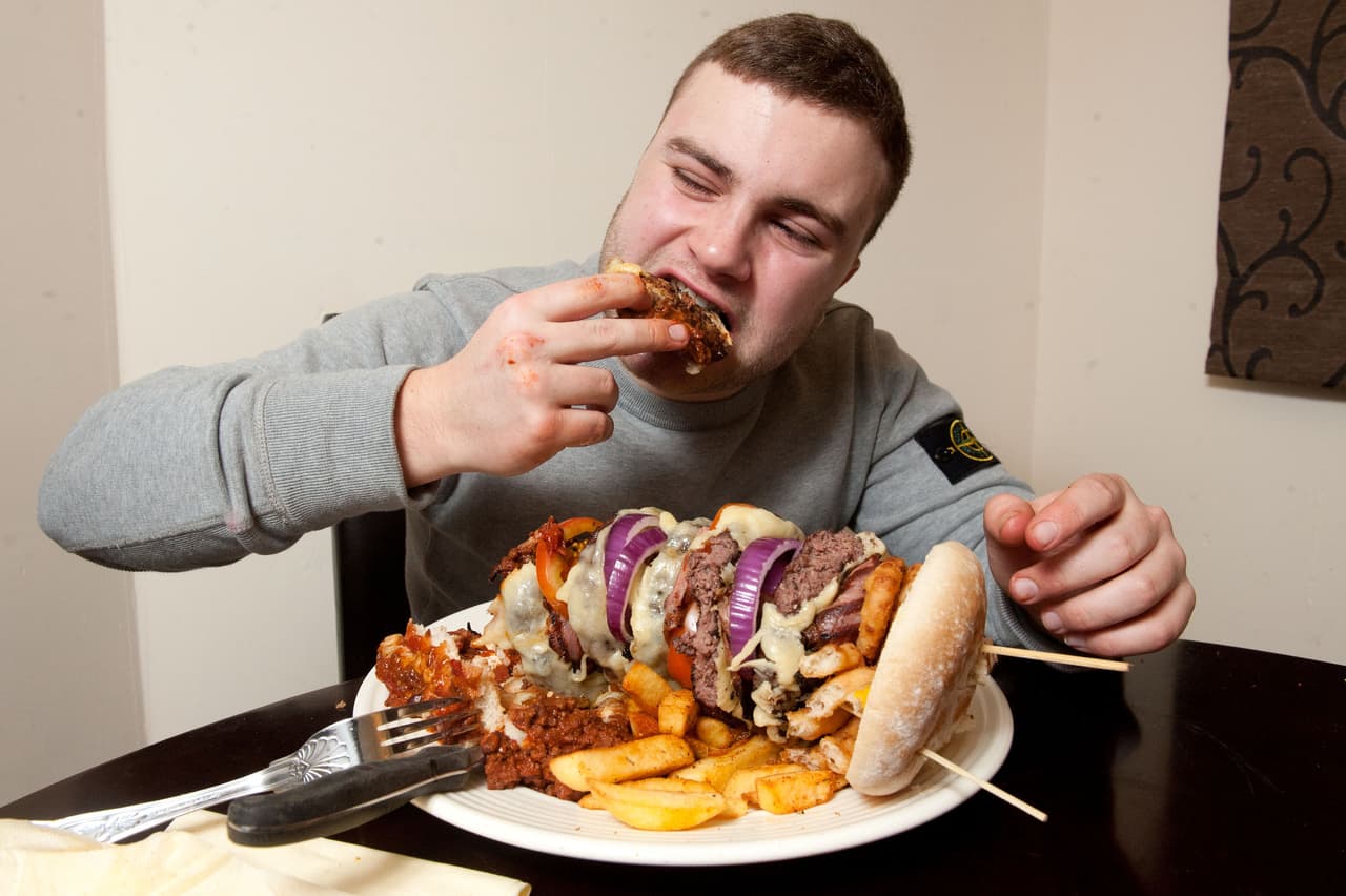 ¿Te imaginas ingerir 7,000 calorías en una sola comida?
