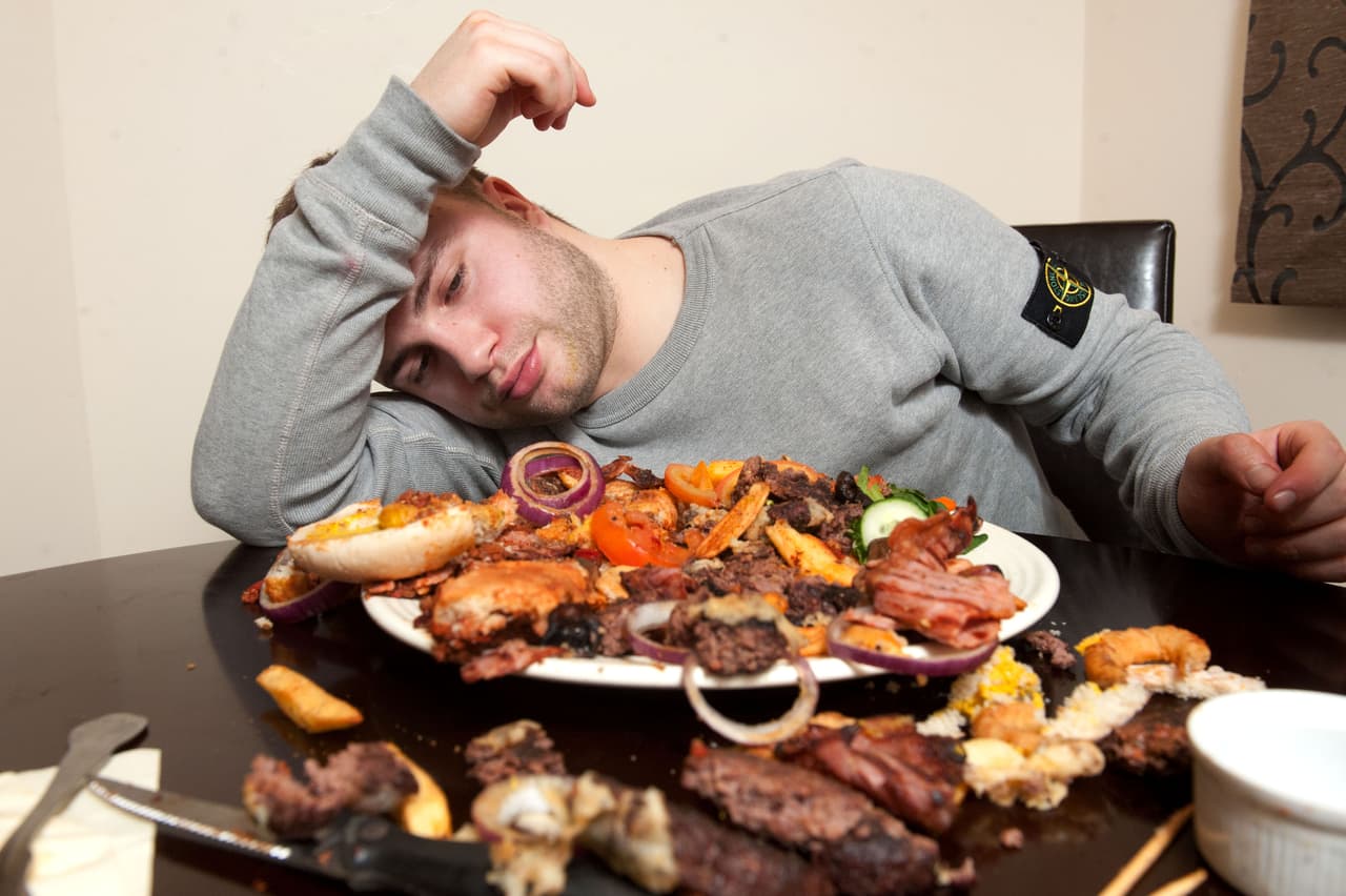 Al final, Lewis fue otro cliente más al que le fue imposible colocar su nombre en la pared de la fama del restaurante.