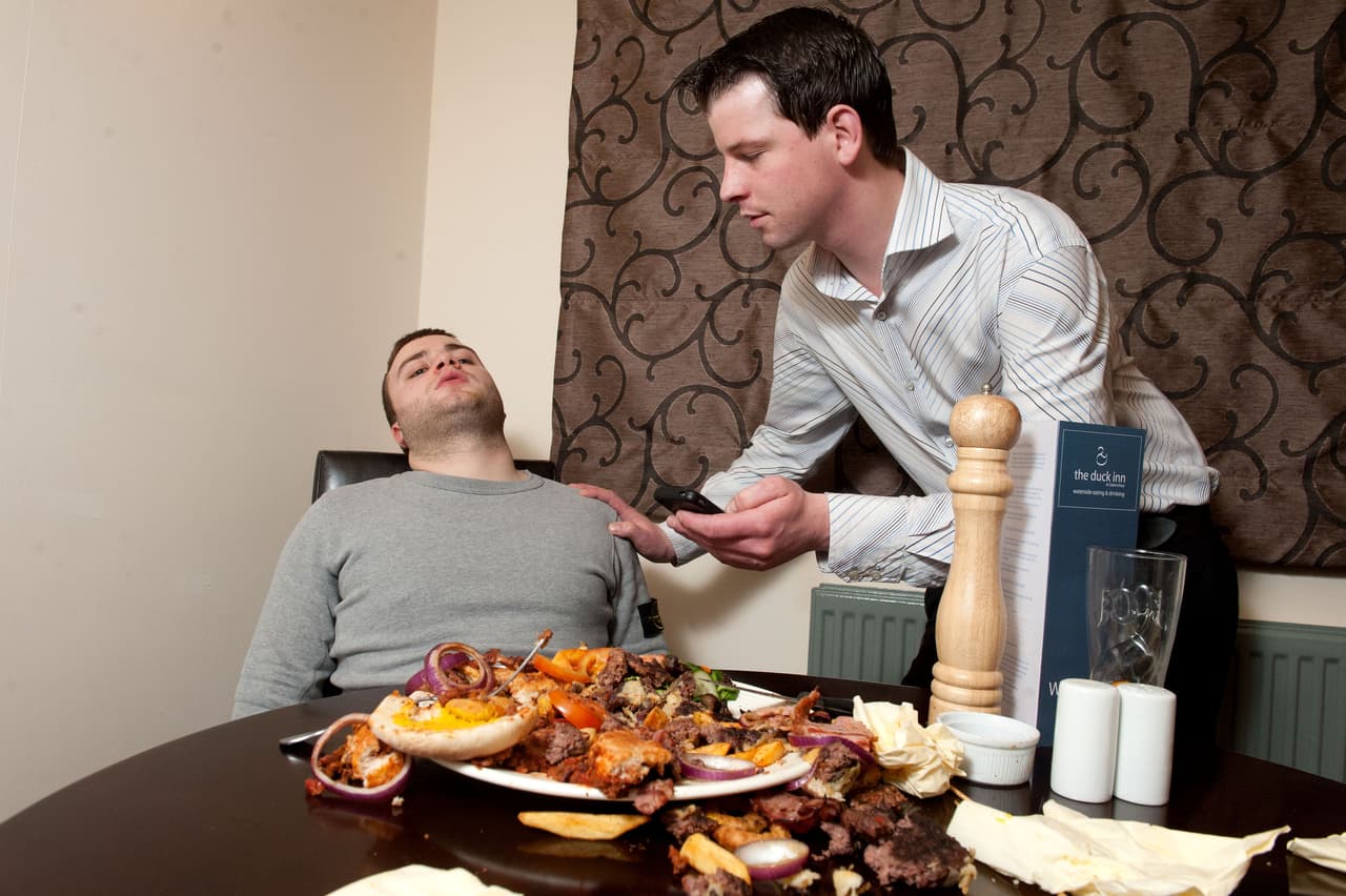 ¿Tú podrías acabarte este monstruo gigante?