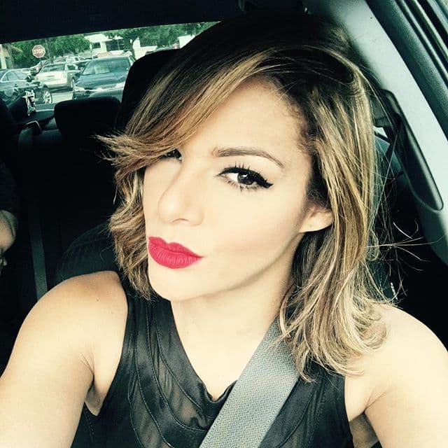 OMG! Ahora es rubia.