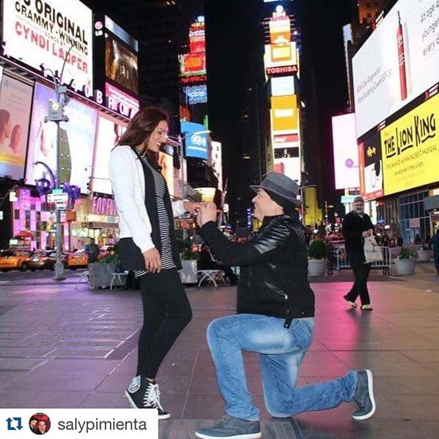 Y no estamos hablando de su compromiso matrimonial.