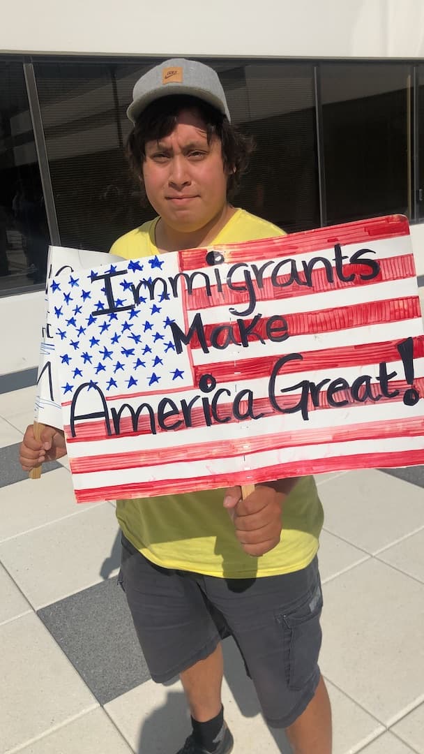 Manifestantes protestan contra Koch Foods.