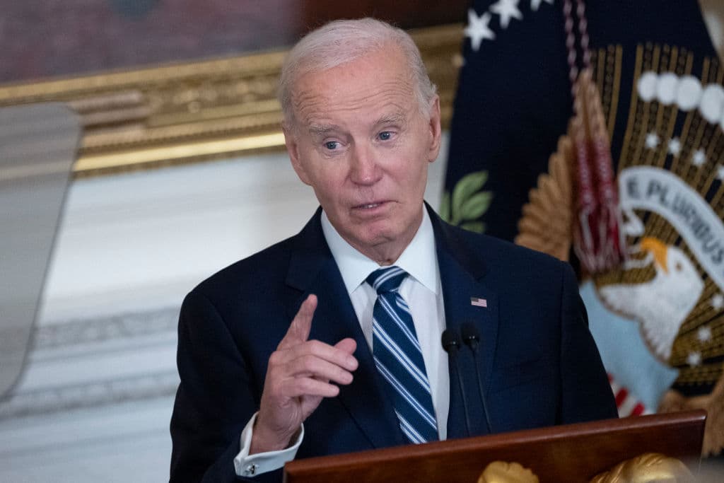 Biden llama a los estadounidenses a no reescribir, ni olvidar, el asalto al Capitolio del 6 de enero de 2021