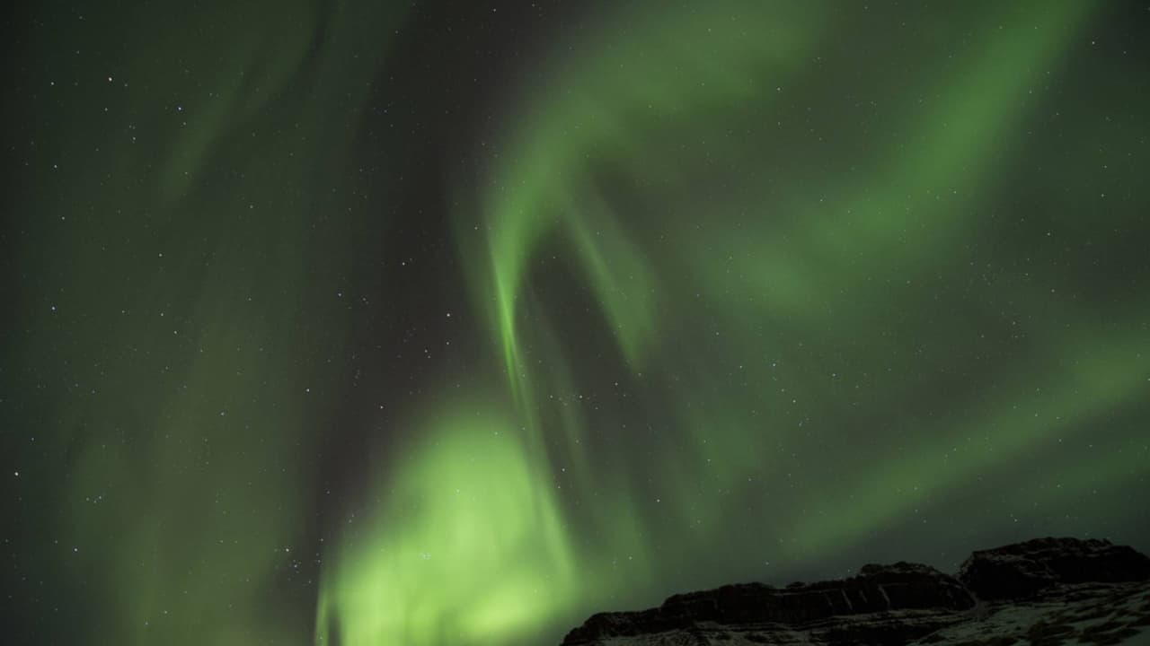 Aurora boreal ilumina la noche y sorprende al norte de California