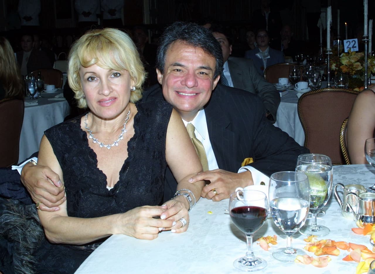 Jose José y su esposa Sara en una fiesta organizada por el locutor 'Cucuy de la mañana' (Renán Almendárez Coello). 2003