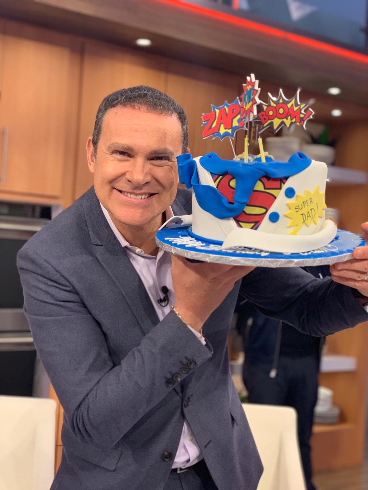 "¡Qué bonito pasarla con con amigos, trabajando!", comentó Alan Tacher al ver tantas muestras de cariño.