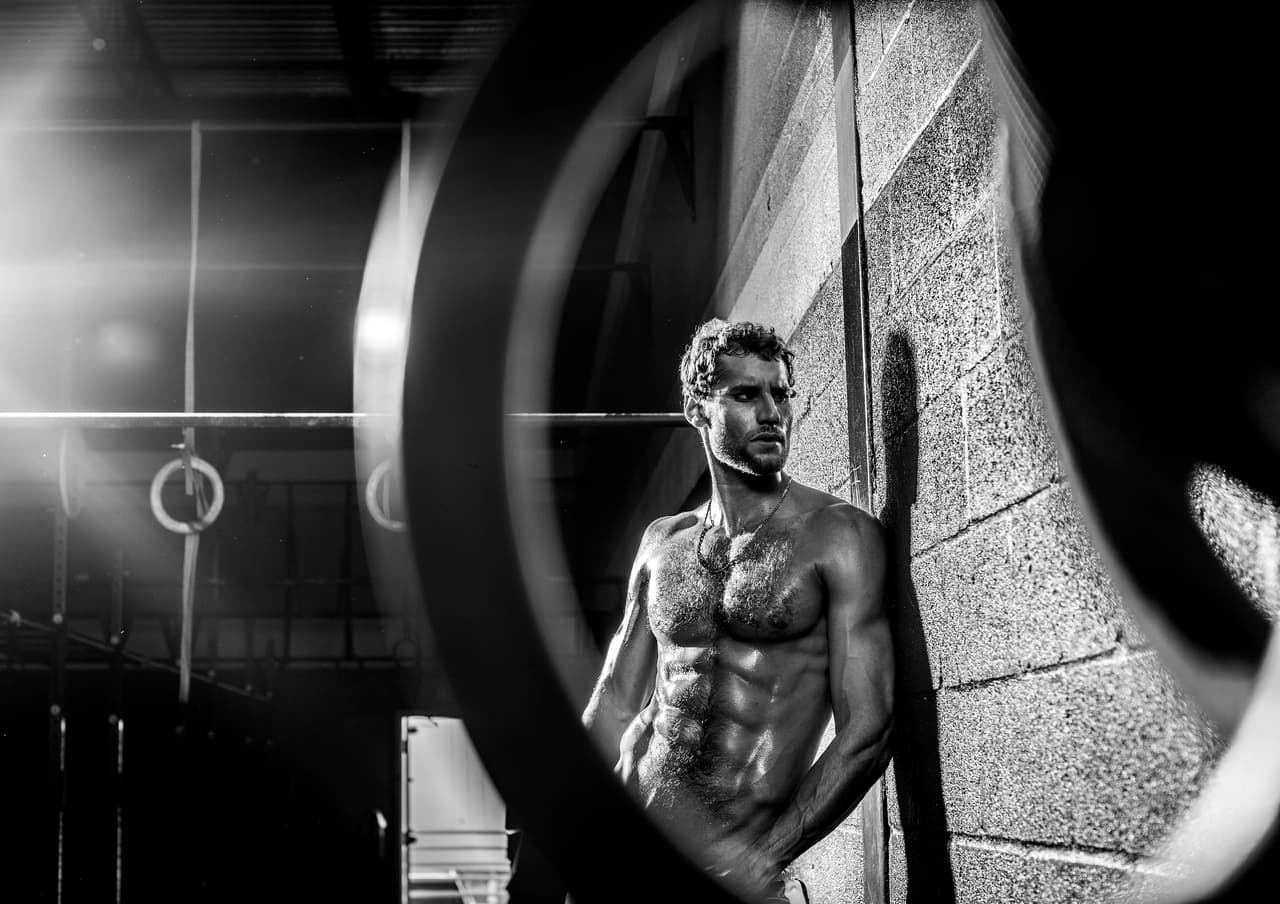 Franco Noriega en exclusiva para Mira Quién Baila. 
<br> Fotógrafo: 
<b>Felipe Cuevas / Univision</b> Locación: 
<b>CrossFit Doral – Miami, FL</b> Vestuario: 
<b>Blanca Elena Martínez</b> MakeUp: 
<b>Rocco Donna Hair & Beauty Art</b>