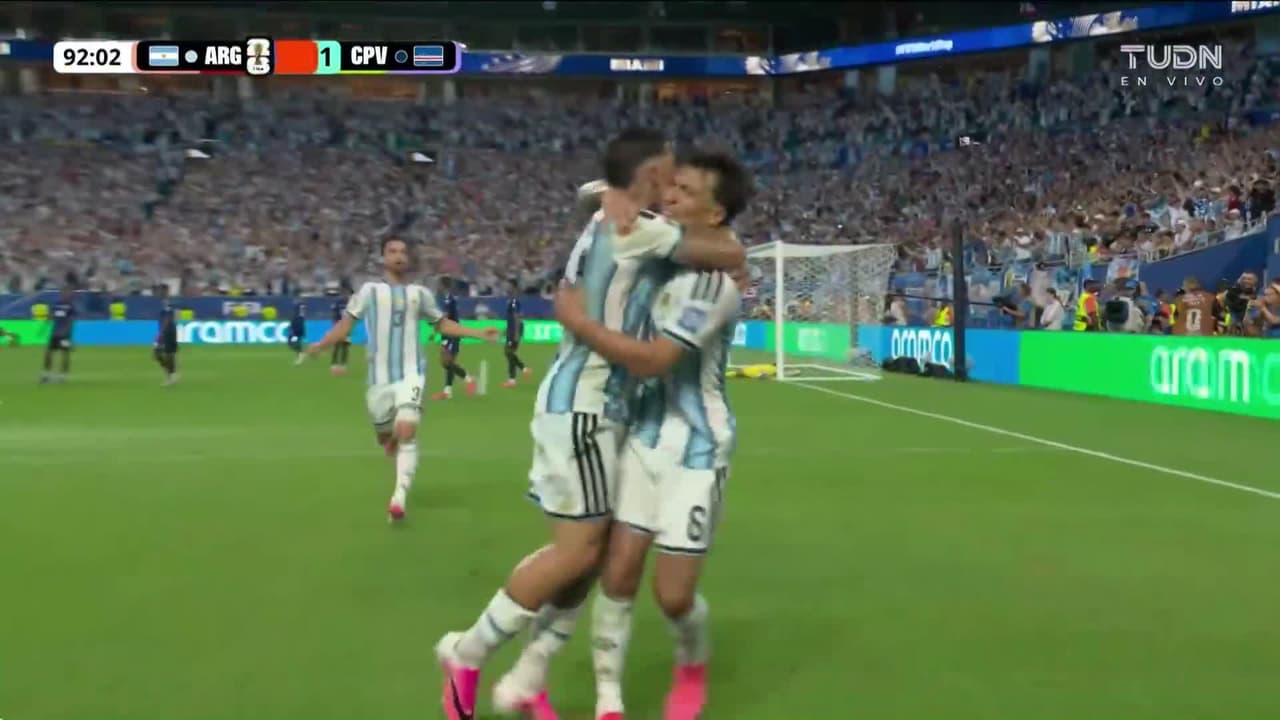 ¡Explota el estadio! Golazo de Lisandro Martínez para regresarle la ventaja a Argentina