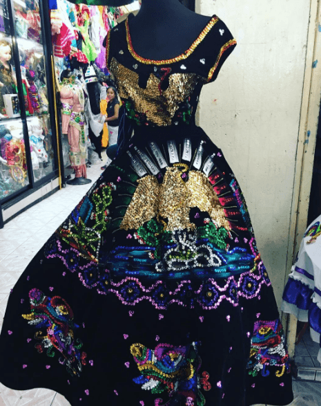 Como este hermoso vestido que usó para un concierto en Puebla.
