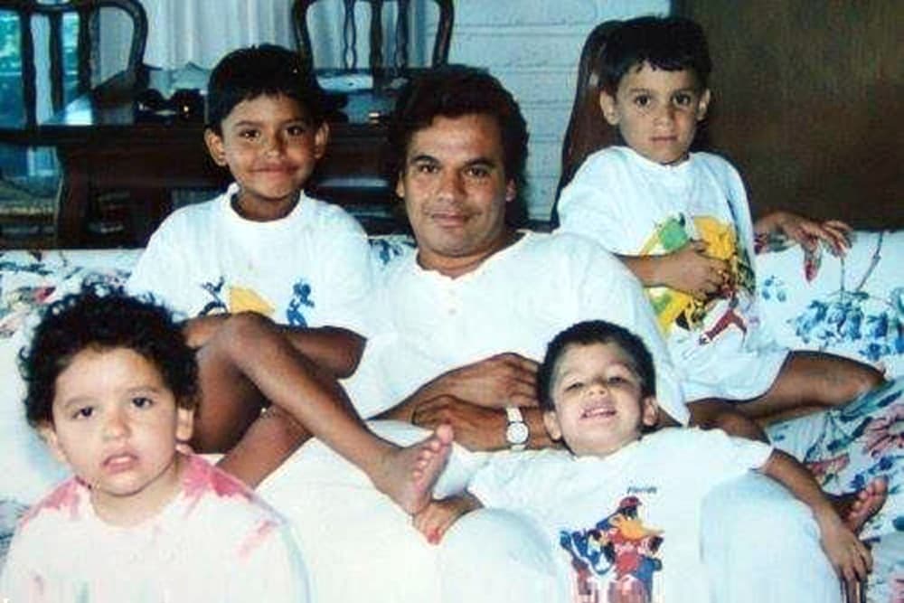 Hasta antes de su muerte, a Juan Gabriel se le conocían cuatro hijos adoptados: Alberto Aguilera Jr., Iván Gabriel, Hans Gabriel y Jean Gabriel.