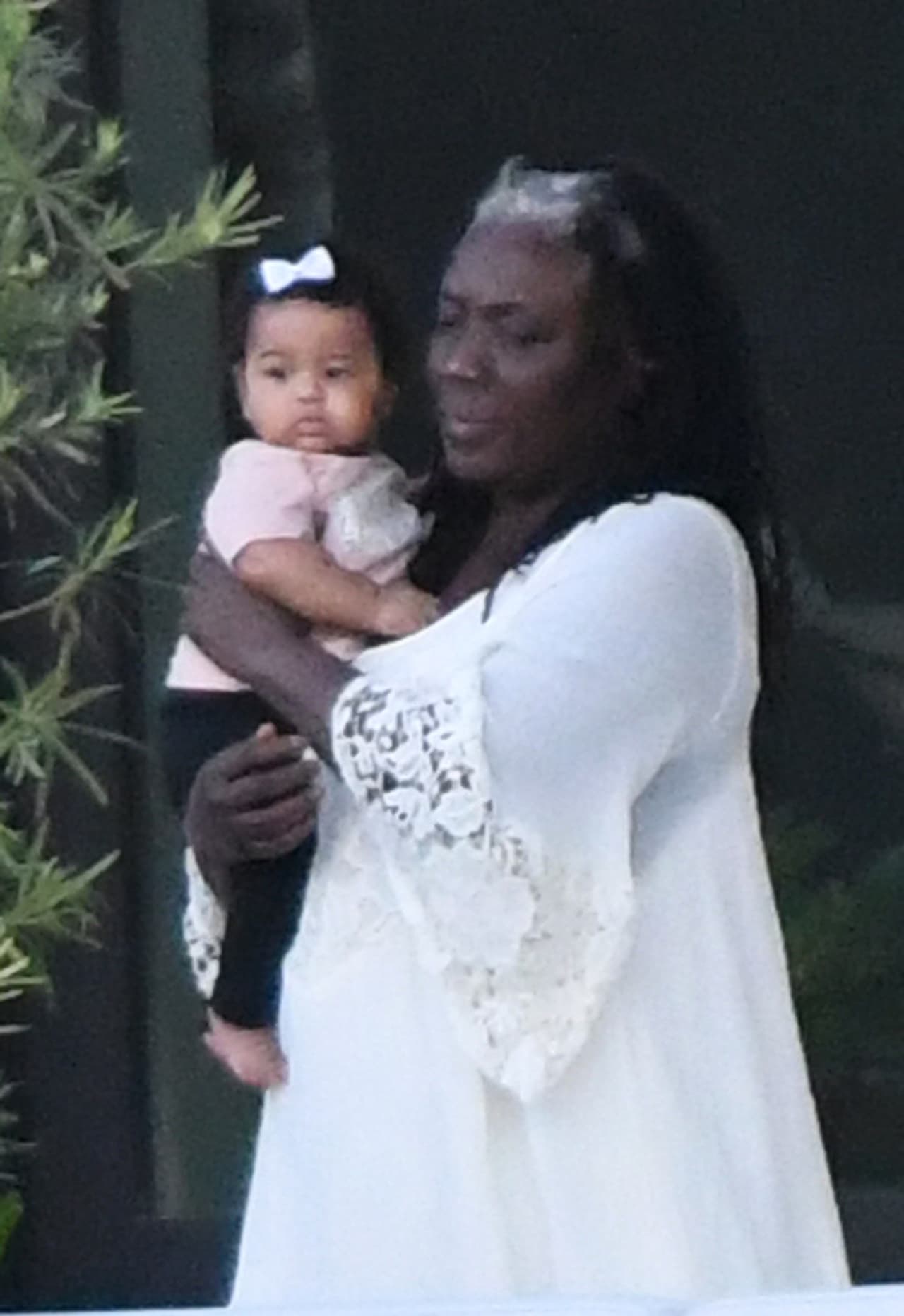 A pesar de que la cantante ya había presentado a sus pequeños mellizos, es hasta ahora que se pueden apreciar sus rostros.