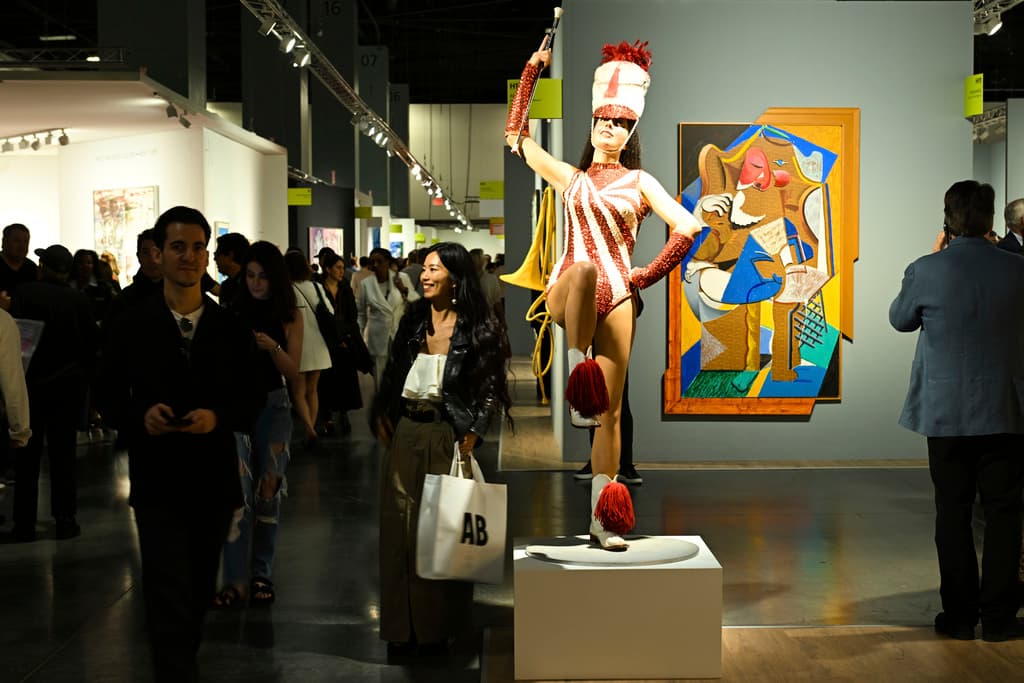 Miles de personas visitaron la feria Art Basel durante los 3 días que estuvo abierta al público.