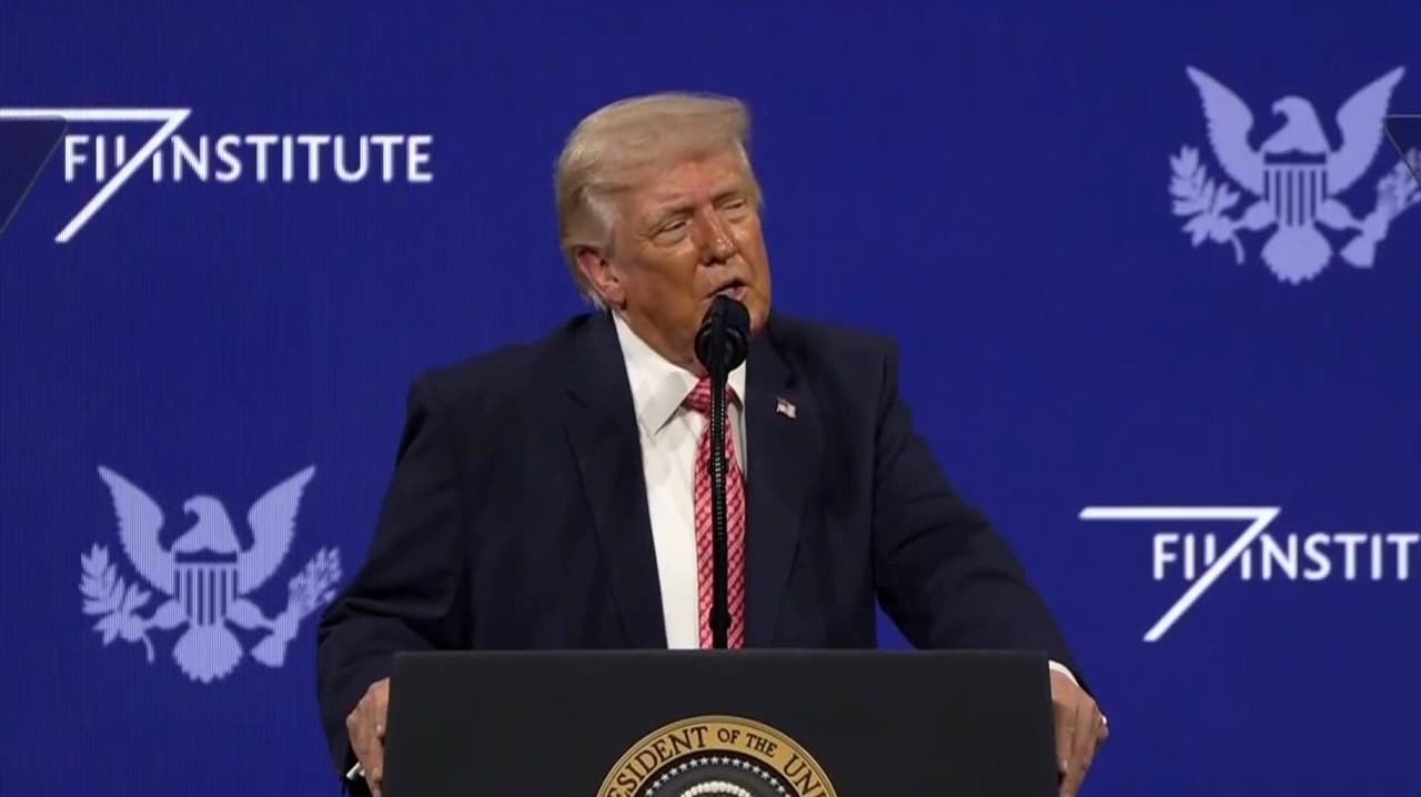 Donald Trump insiste en que sigue Cuba; además habla de la guerra con Irán desde un foro en Miami