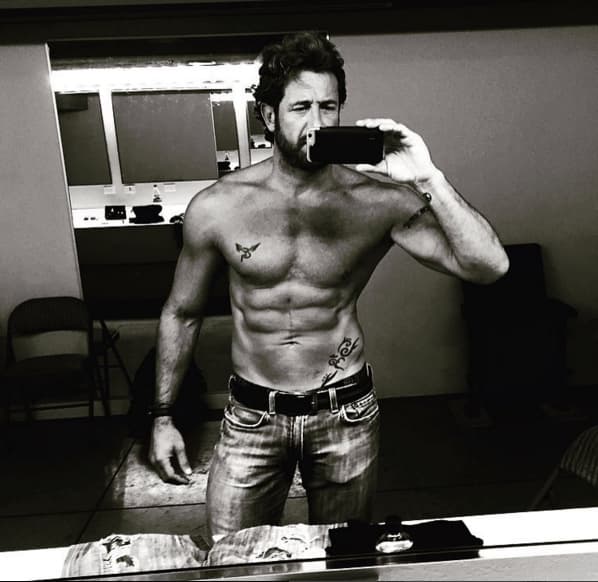 Pasan los años y Gabriel Soto se pone más guapo, ¡mira su 'six pack'!