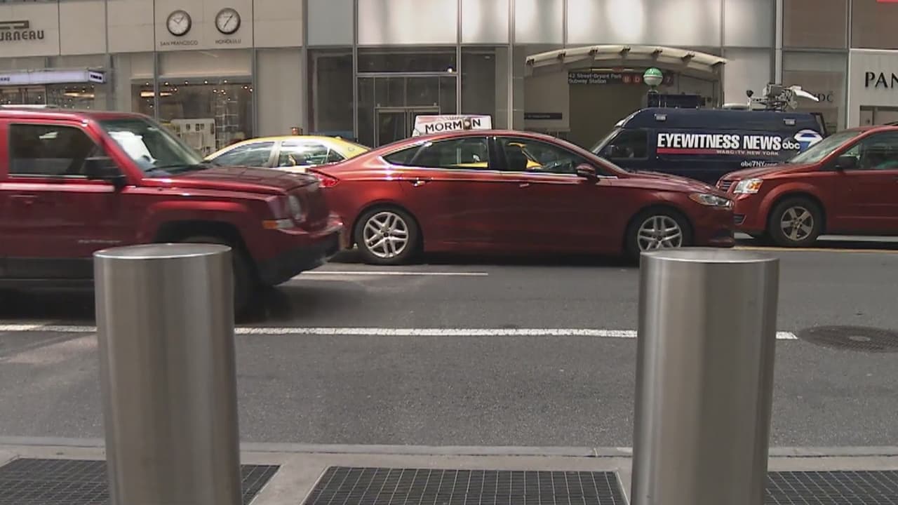 Piden añadir barras de seguridad en Nueva York tras atentado en Barcelona