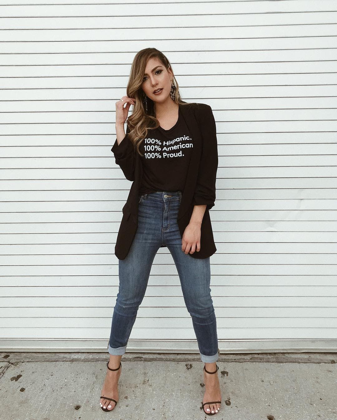 Con unos ‘stilettos’ y un saco formal puedes cambiar al instante el sentido de tu vestimenta, tal como lo muestra Jessica Rodríguez en esta ocasión.